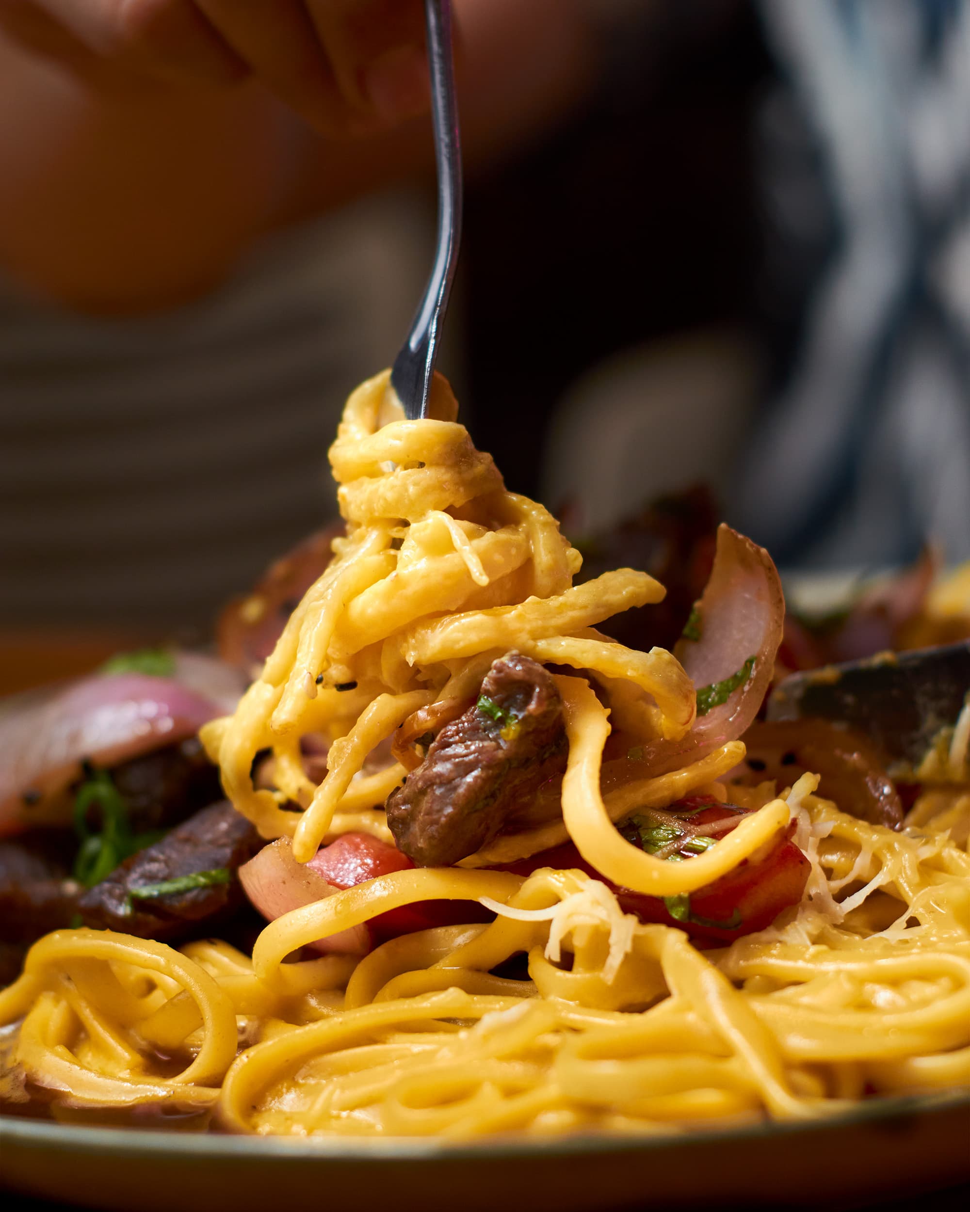 Jugoso lomo saltado